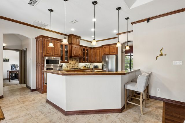 941 Thomas Crossing Drive, Fort Worth, TX 76028