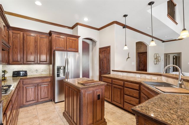 941 Thomas Crossing Drive, Fort Worth, TX 76028