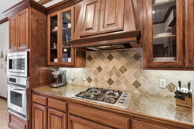 941 Thomas Crossing Drive, Fort Worth, TX 76028