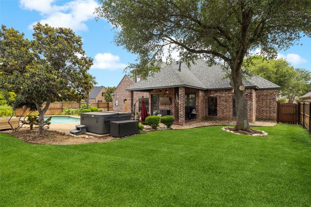 941 Thomas Crossing Drive, Fort Worth, TX 76028