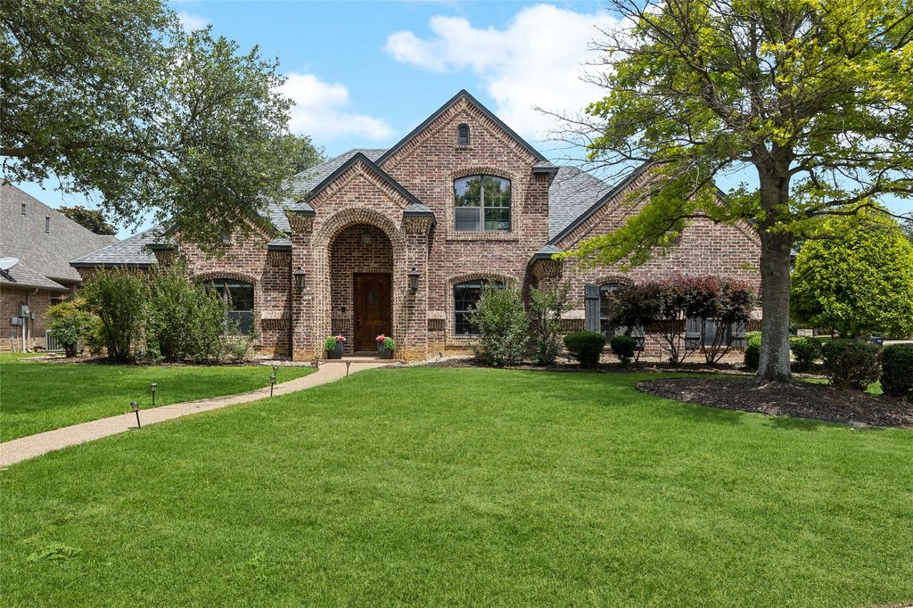 941 Thomas Crossing Drive, Fort Worth, TX 76028