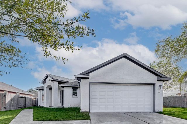 7027 Sun Creek Drive, Hitchcock, TX 77563