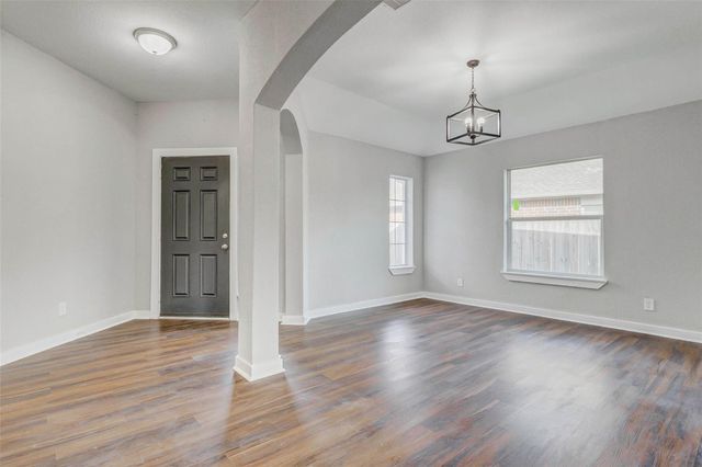 7027 Sun Creek Drive, Hitchcock, TX 77563