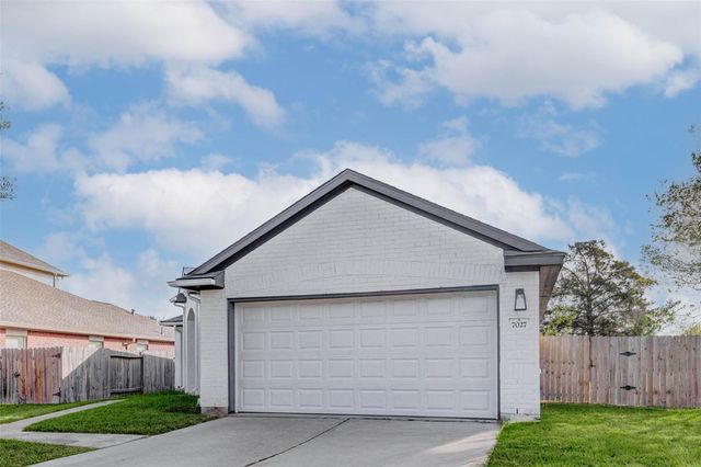 7027 Sun Creek Drive, Hitchcock, TX 77563