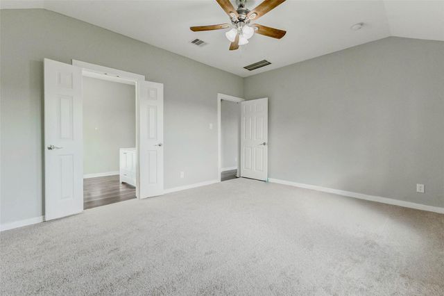 7027 Sun Creek Drive, Hitchcock, TX 77563