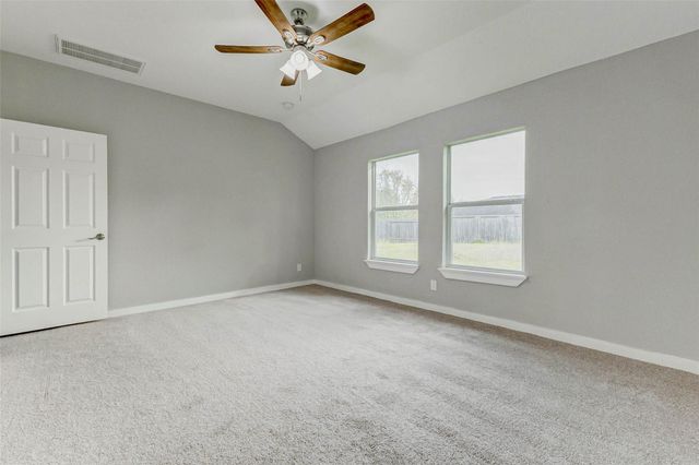 7027 Sun Creek Drive, Hitchcock, TX 77563