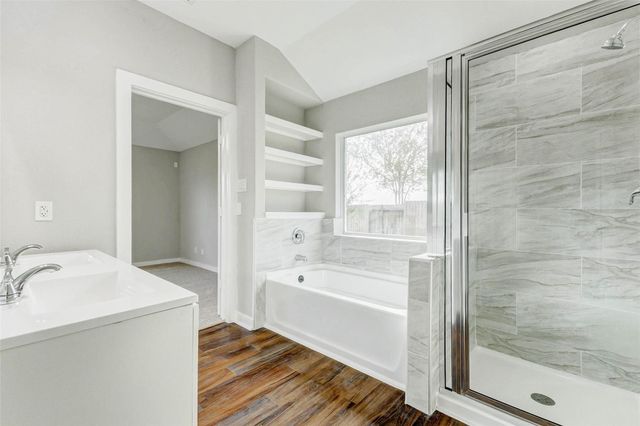 7027 Sun Creek Drive, Hitchcock, TX 77563