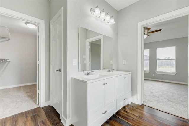 7027 Sun Creek Drive, Hitchcock, TX 77563