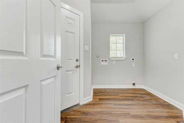 7027 Sun Creek Drive, Hitchcock, TX 77563