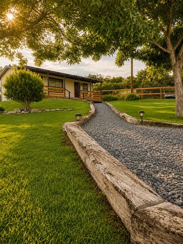 304 Earl Dr, Kerrville, TX 78028