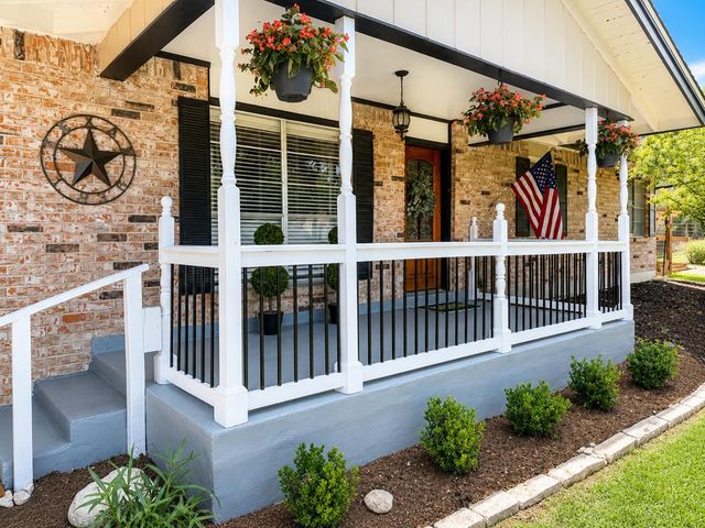 304 Earl Dr, Kerrville, TX 78028