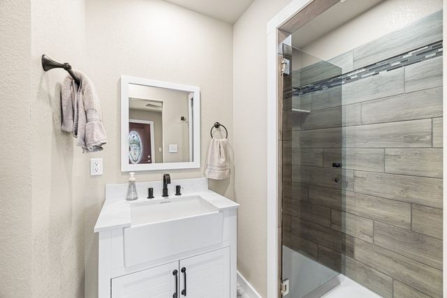 304 Earl Dr, Kerrville, TX 78028