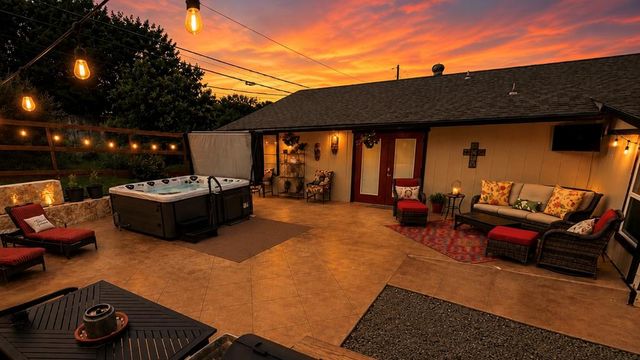 304 Earl Dr, Kerrville, TX 78028