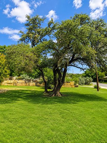304 Earl Dr, Kerrville, TX 78028