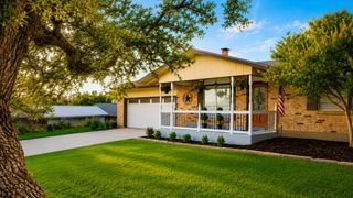 304 Earl Dr, Kerrville, TX 78028