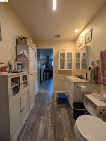 27422 MANON, Hayward, CA 94544