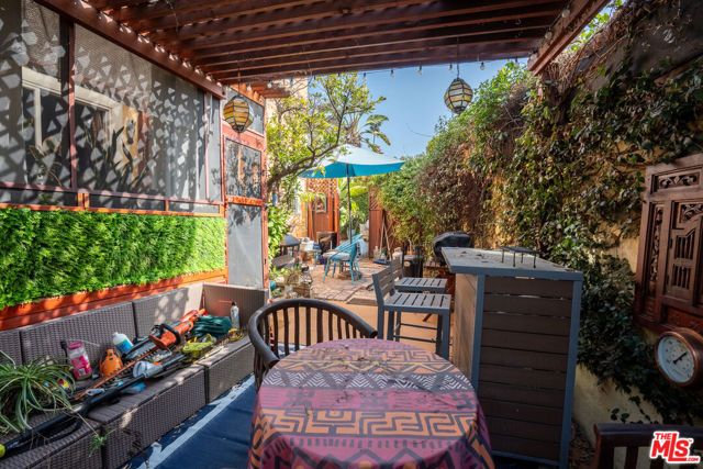2045 Claudina Avenue, Los Angeles, CA 90016