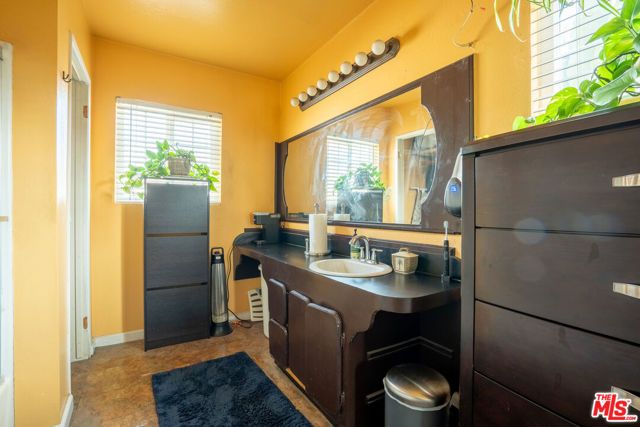 2045 Claudina Avenue, Los Angeles, CA 90016
