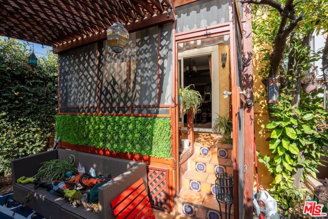 2045 Claudina Avenue, Los Angeles, CA 90016