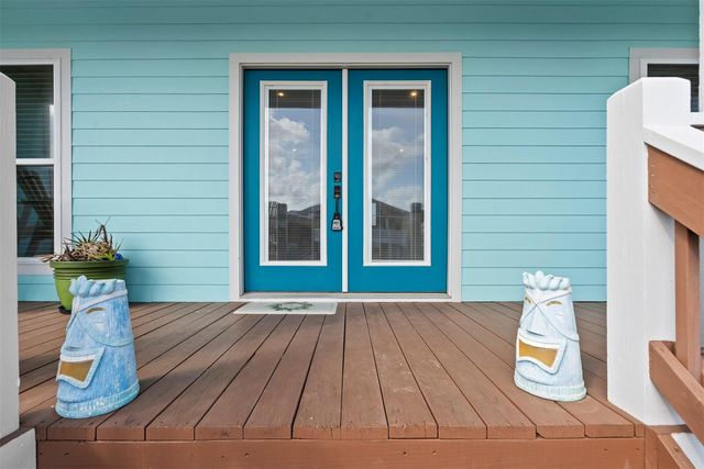 946 Raymond, Port Bolivar, TX 77650