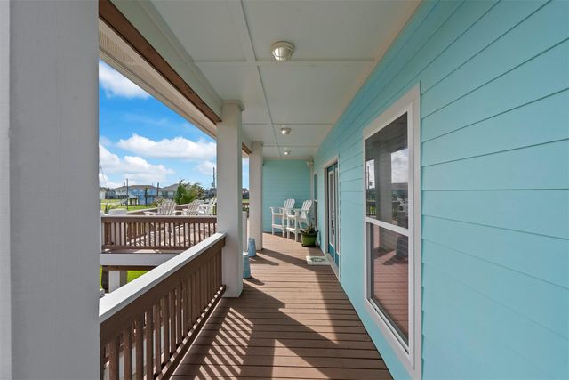 946 Raymond, Port Bolivar, TX 77650