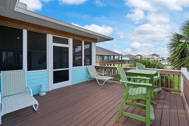 946 Raymond, Port Bolivar, TX 77650