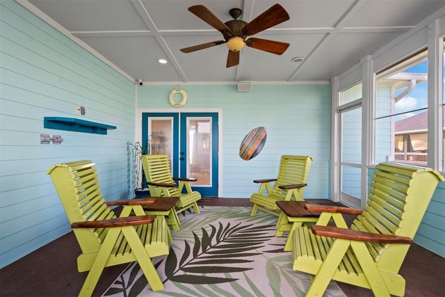 946 Raymond, Port Bolivar, TX 77650