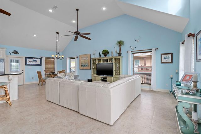 946 Raymond, Port Bolivar, TX 77650