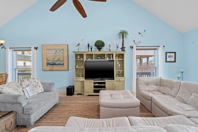 946 Raymond, Port Bolivar, TX 77650