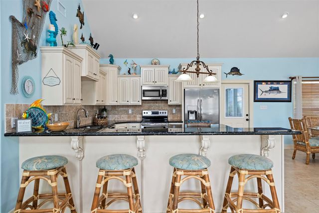 946 Raymond, Port Bolivar, TX 77650