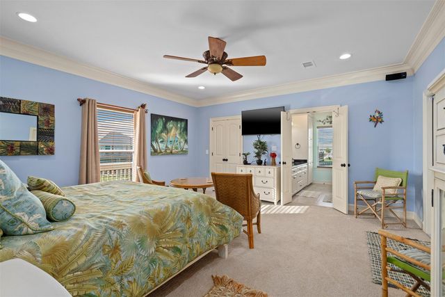 946 Raymond, Port Bolivar, TX 77650