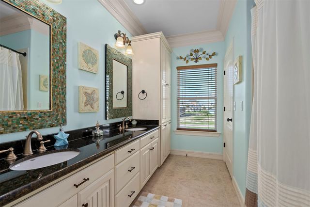 946 Raymond, Port Bolivar, TX 77650