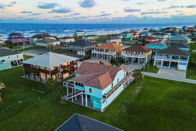 946 Raymond, Port Bolivar, TX 77650