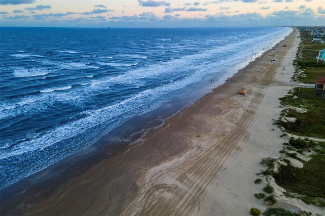 946 Raymond, Port Bolivar, TX 77650