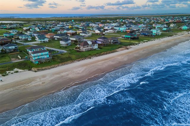 946 Raymond, Port Bolivar, TX 77650