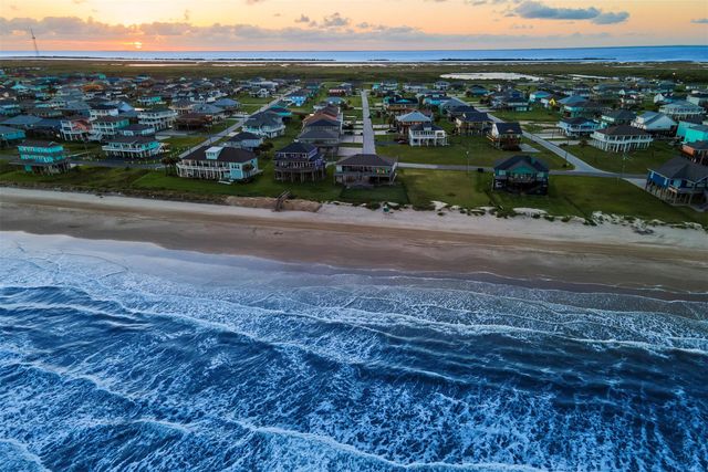 946 Raymond, Port Bolivar, TX 77650