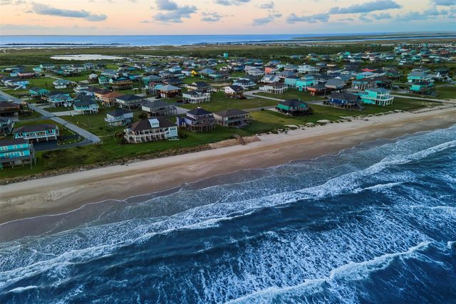 946 Raymond, Port Bolivar, TX 77650