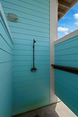 946 Raymond, Port Bolivar, TX 77650