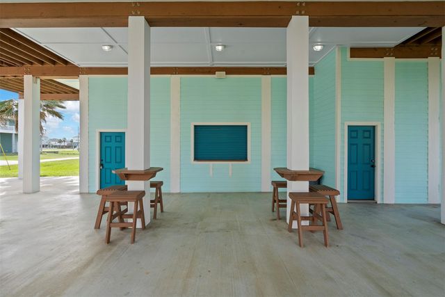 946 Raymond, Port Bolivar, TX 77650