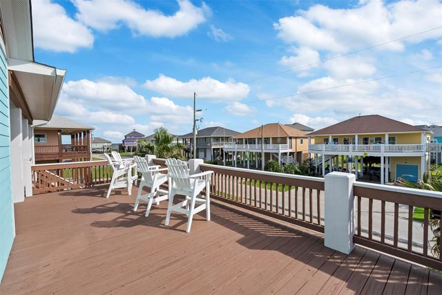 946 Raymond, Port Bolivar, TX 77650