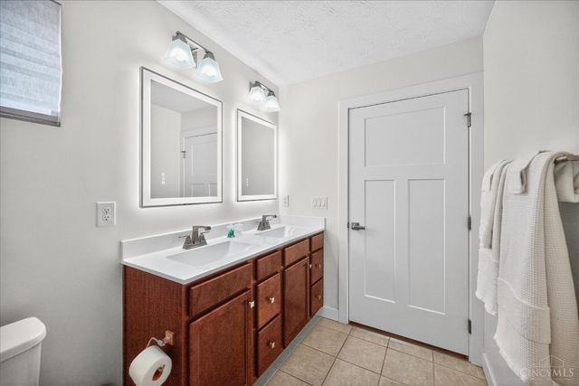 5667 Woodcreek Drive, Middletown, OH 45042