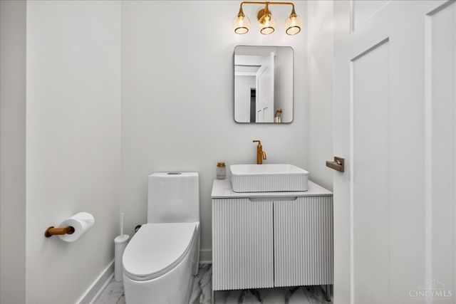 5667 Woodcreek Drive, Middletown, OH 45042