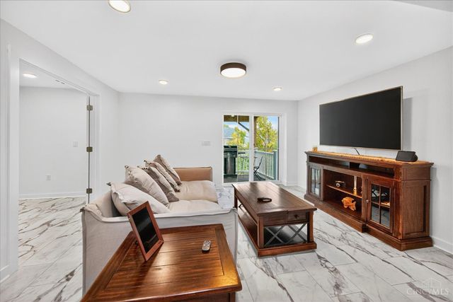 5667 Woodcreek Drive, Middletown, OH 45042