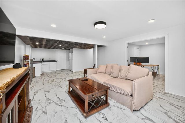 5667 Woodcreek Drive, Middletown, OH 45042