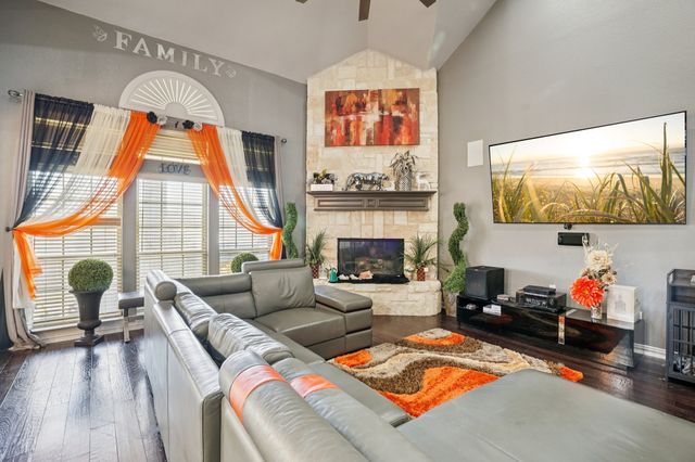 400 Shadow Creek Drive, Desoto, TX 75115