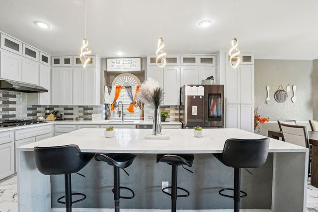 400 Shadow Creek Drive, Desoto, TX 75115