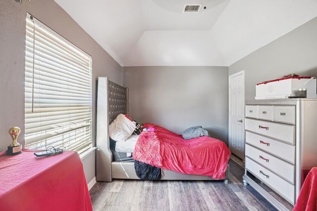 400 Shadow Creek Drive, Desoto, TX 75115