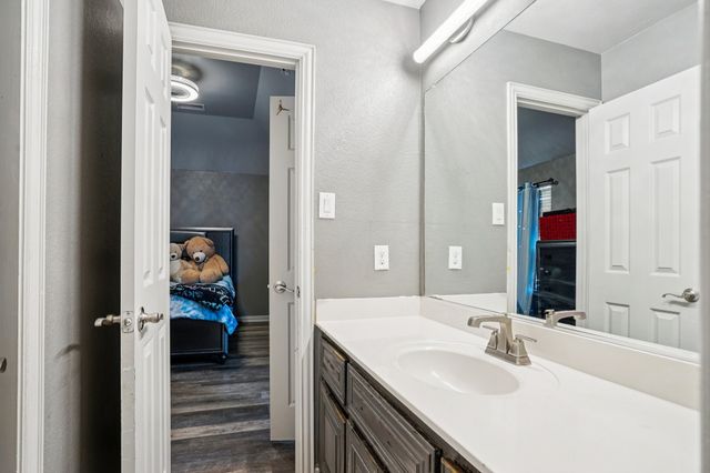 400 Shadow Creek Drive, Desoto, TX 75115