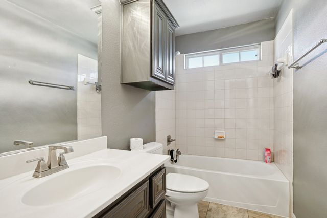 400 Shadow Creek Drive, Desoto, TX 75115