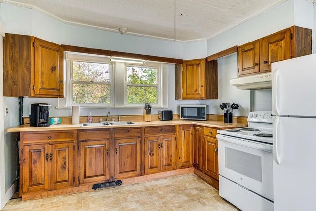 69 Pleasant Street, Colebrook, NH 03576